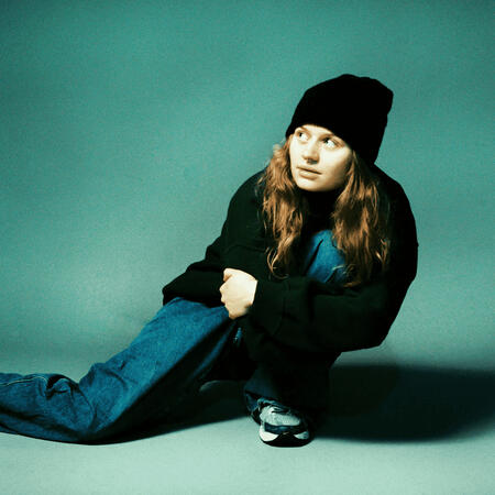 ๐ณ๐ด girl in red